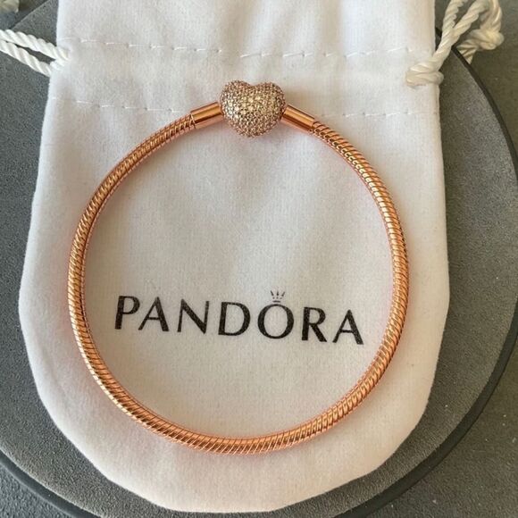 Pandora Moments Sparkling Rose-Gold Heart Charm Bracelet | 19 cm - Picture 8 of 8